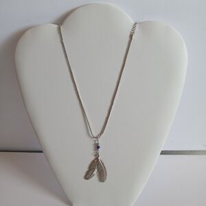 VTG Southwesten 2Dangle Feathers18" Silvertone Chain Necklace Blue Bead Accent